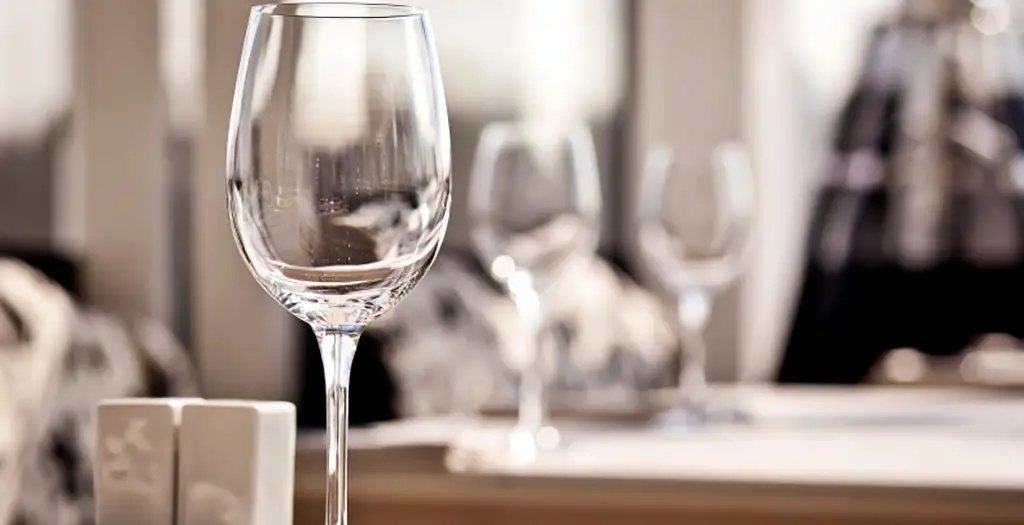 Preparing Glassware for Service